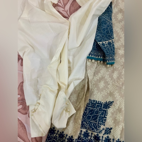 Khaadi 3 piece dress - Picture 10 of 14